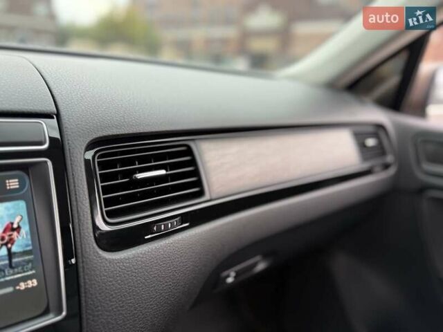 Коричневый Фольксваген Туарег, объемом двигателя 2.97 л и пробегом 144 тыс. км за 28500 $, фото 88 на Automoto.ua