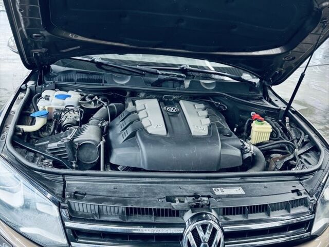 Коричневый Фольксваген Туарег, объемом двигателя 3 л и пробегом 217 тыс. км за 22000 $, фото 14 на Automoto.ua