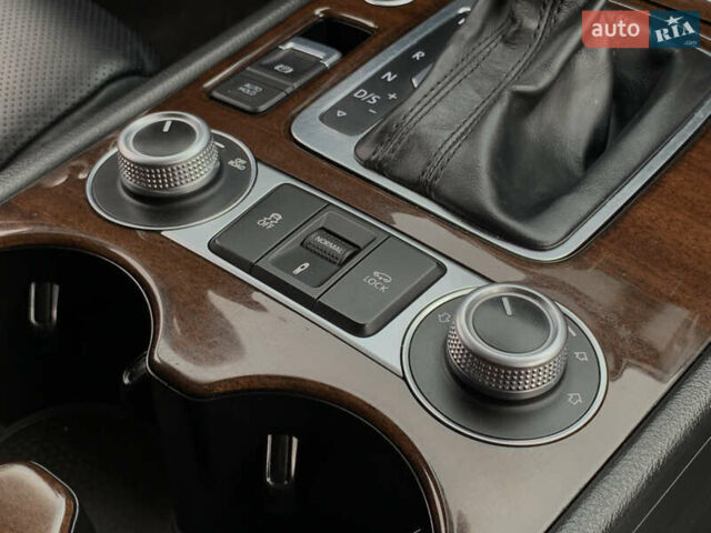 Коричневый Фольксваген Туарег, объемом двигателя 3 л и пробегом 227 тыс. км за 23855 $, фото 42 на Automoto.ua