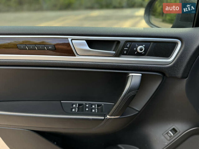 Коричневый Фольксваген Туарег, объемом двигателя 3 л и пробегом 227 тыс. км за 24450 $, фото 28 на Automoto.ua