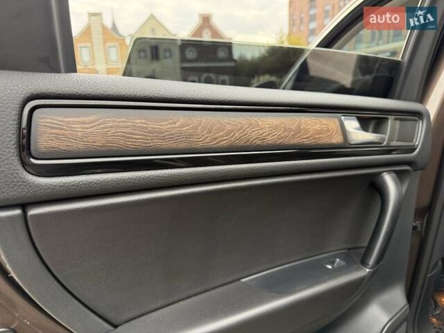 Коричневый Фольксваген Туарег, объемом двигателя 2.97 л и пробегом 144 тыс. км за 28500 $, фото 74 на Automoto.ua