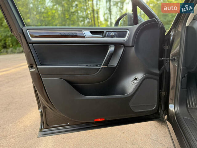 Коричневый Фольксваген Туарег, объемом двигателя 3 л и пробегом 227 тыс. км за 24450 $, фото 27 на Automoto.ua