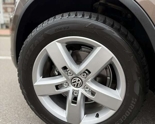 Коричневый Фольксваген Туарег, объемом двигателя 2.97 л и пробегом 144 тыс. км за 28500 $, фото 15 на Automoto.ua