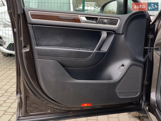 Коричневый Фольксваген Туарег, объемом двигателя 3 л и пробегом 227 тыс. км за 23855 $, фото 25 на Automoto.ua