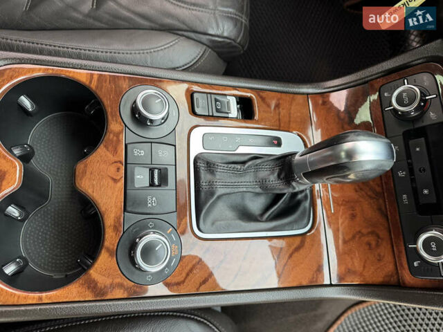 Коричневый Фольксваген Туарег, объемом двигателя 3 л и пробегом 191 тыс. км за 18000 $, фото 29 на Automoto.ua