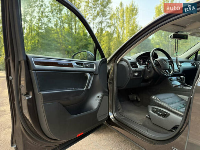 Коричневый Фольксваген Туарег, объемом двигателя 3 л и пробегом 227 тыс. км за 24450 $, фото 26 на Automoto.ua