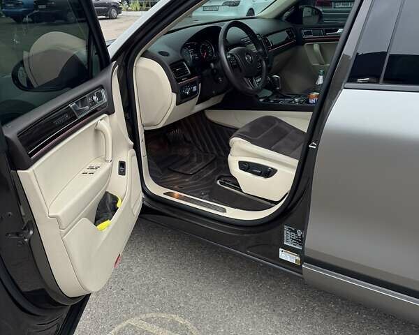 Коричневий Фольксваген Туарег, об'ємом двигуна 3 л та пробігом 162 тис. км за 31000 $, фото 11 на Automoto.ua