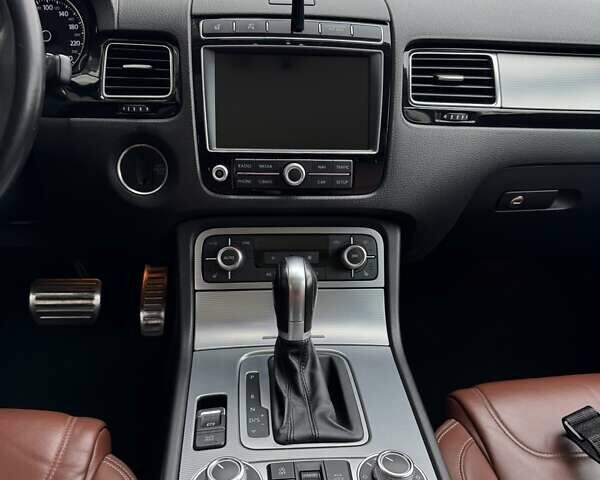 Коричневый Фольксваген Туарег, объемом двигателя 3 л и пробегом 160 тыс. км за 28300 $, фото 15 на Automoto.ua