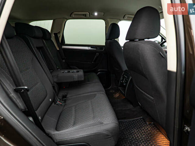 Коричневый Фольксваген Туарег, объемом двигателя 3 л и пробегом 100 тыс. км за 22796 $, фото 17 на Automoto.ua