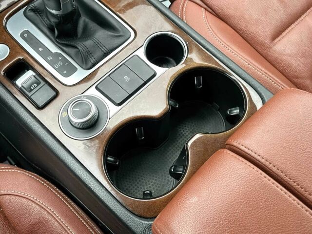 Коричневый Фольксваген Туарег, объемом двигателя 3 л и пробегом 74 тыс. км за 8000 $, фото 6 на Automoto.ua