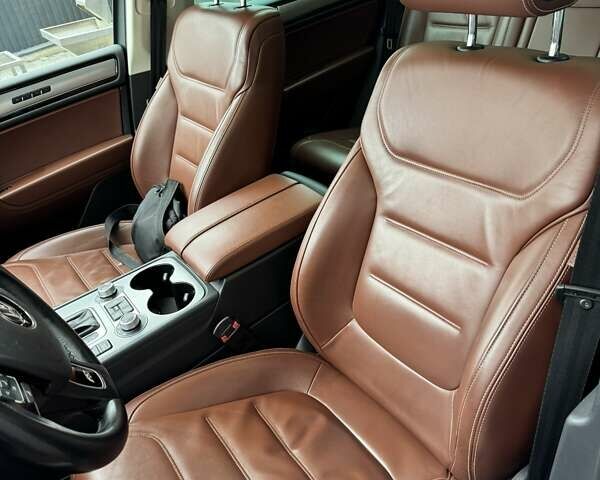 Коричневый Фольксваген Туарег, объемом двигателя 3 л и пробегом 160 тыс. км за 28300 $, фото 9 на Automoto.ua