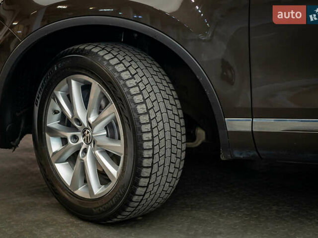 Коричневый Фольксваген Туарег, объемом двигателя 3 л и пробегом 100 тыс. км за 22796 $, фото 7 на Automoto.ua