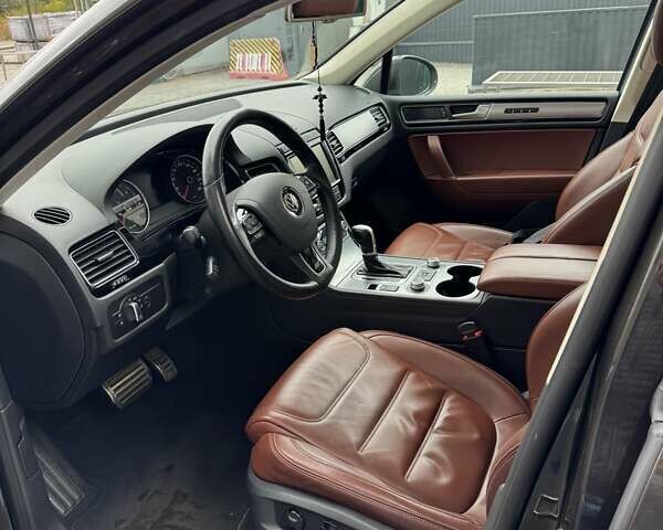 Коричневый Фольксваген Туарег, объемом двигателя 3 л и пробегом 160 тыс. км за 28300 $, фото 10 на Automoto.ua