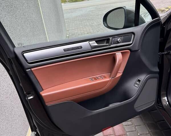 Коричневый Фольксваген Туарег, объемом двигателя 3 л и пробегом 160 тыс. км за 28300 $, фото 13 на Automoto.ua