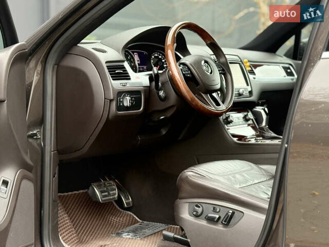 Коричневый Фольксваген Туарег, объемом двигателя 2.97 л и пробегом 248 тыс. км за 28900 $, фото 12 на Automoto.ua