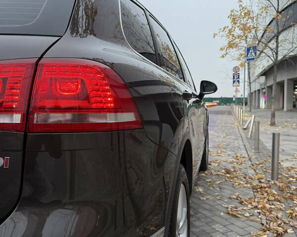 Коричневый Фольксваген Туарег, объемом двигателя 2.97 л и пробегом 136 тыс. км за 34000 $, фото 5 на Automoto.ua
