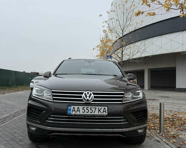 Коричневый Фольксваген Туарег, объемом двигателя 2.97 л и пробегом 136 тыс. км за 34000 $, фото 1 на Automoto.ua