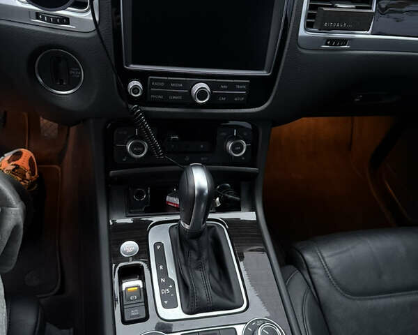 Коричневый Фольксваген Туарег, объемом двигателя 2.97 л и пробегом 136 тыс. км за 34000 $, фото 10 на Automoto.ua