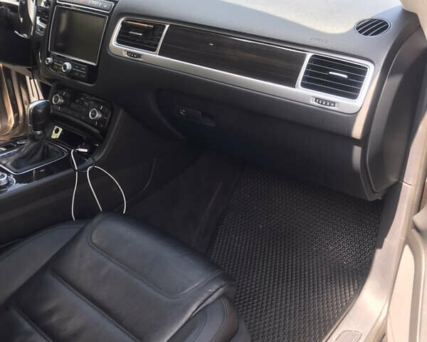 Коричневий Фольксваген Туарег, об'ємом двигуна 3 л та пробігом 255 тис. км за 29400 $, фото 9 на Automoto.ua