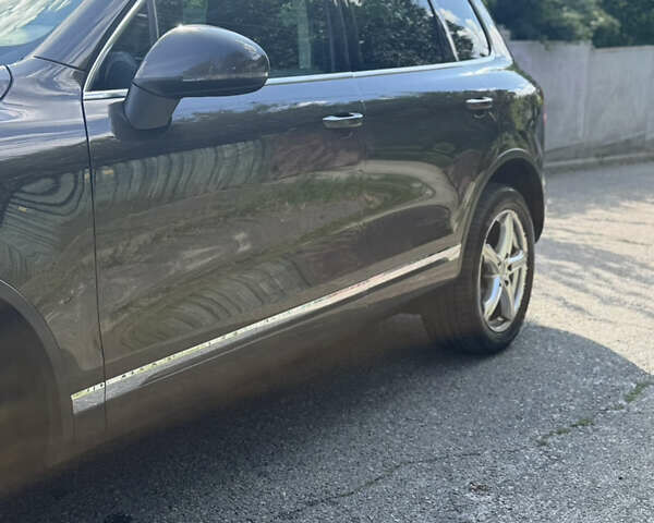 Коричневый Фольксваген Туарег, объемом двигателя 3 л и пробегом 135 тыс. км за 25100 $, фото 2 на Automoto.ua