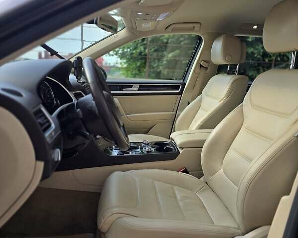 Коричневый Фольксваген Туарег, объемом двигателя 2.97 л и пробегом 160 тыс. км за 29000 $, фото 23 на Automoto.ua