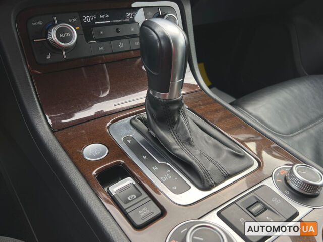 Коричневый Фольксваген Туарег, объемом двигателя 3 л и пробегом 128 тыс. км за 33800 $, фото 19 на Automoto.ua