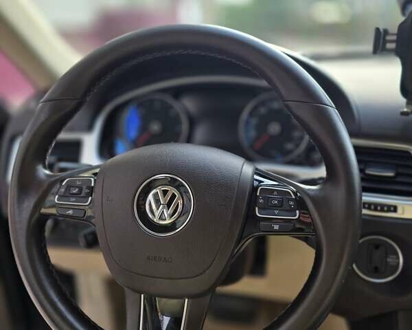 Коричневый Фольксваген Туарег, объемом двигателя 2.97 л и пробегом 160 тыс. км за 29000 $, фото 18 на Automoto.ua