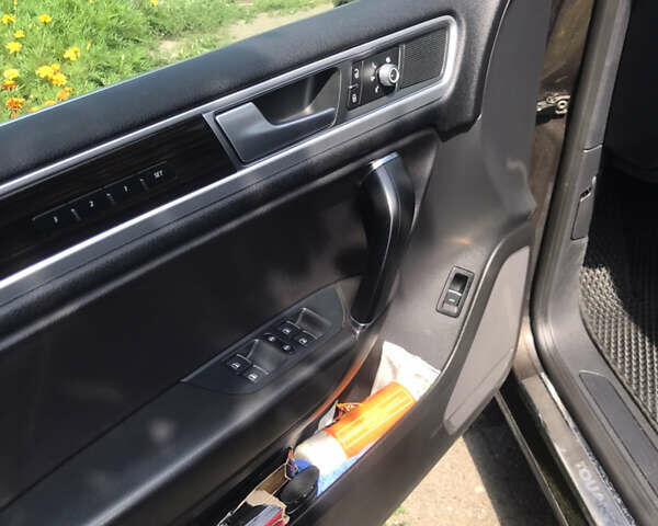 Коричневий Фольксваген Туарег, об'ємом двигуна 3 л та пробігом 255 тис. км за 29400 $, фото 10 на Automoto.ua