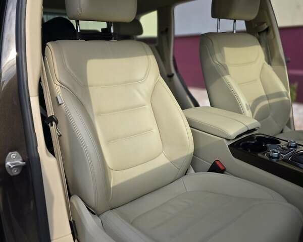 Коричневый Фольксваген Туарег, объемом двигателя 2.97 л и пробегом 160 тыс. км за 29000 $, фото 17 на Automoto.ua