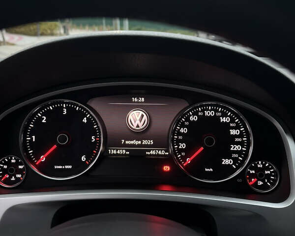 Коричневый Фольксваген Туарег, объемом двигателя 2.97 л и пробегом 136 тыс. км за 34000 $, фото 7 на Automoto.ua