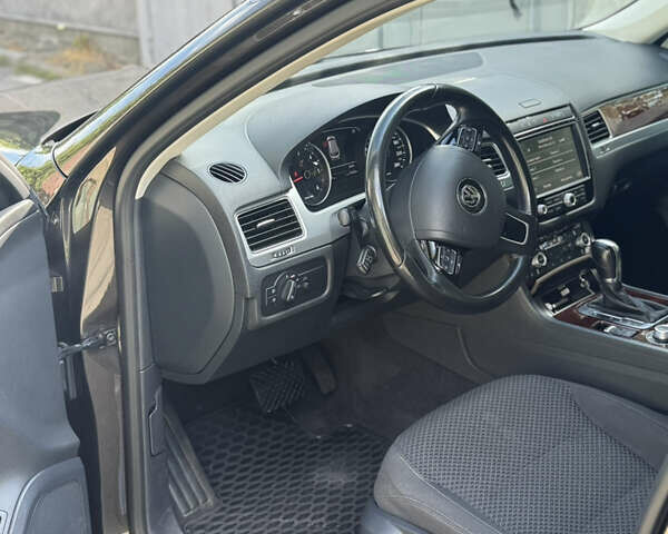 Коричневый Фольксваген Туарег, объемом двигателя 3 л и пробегом 135 тыс. км за 25100 $, фото 6 на Automoto.ua