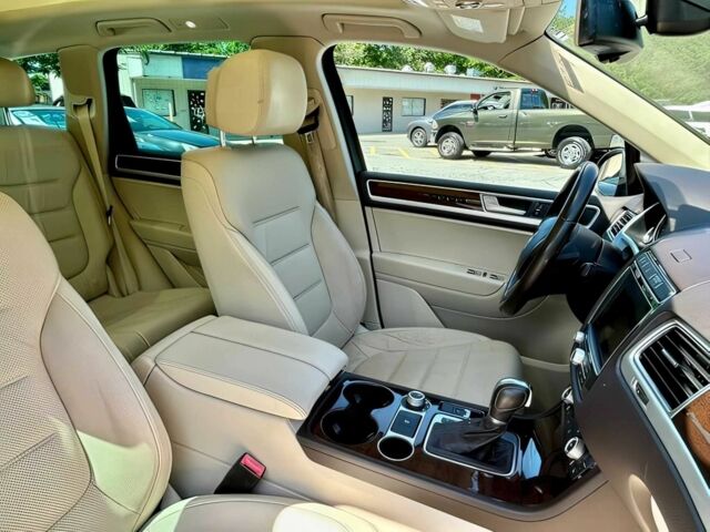 Коричневий Фольксваген Туарег, об'ємом двигуна 3 л та пробігом 73 тис. км за 4600 $, фото 10 на Automoto.ua