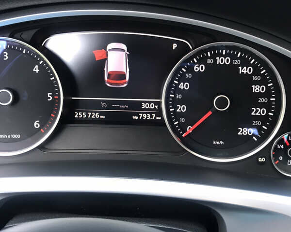 Коричневий Фольксваген Туарег, об'ємом двигуна 3 л та пробігом 255 тис. км за 29400 $, фото 6 на Automoto.ua