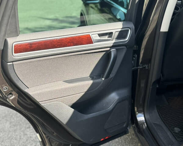 Коричневый Фольксваген Туарег, объемом двигателя 3 л и пробегом 135 тыс. км за 25100 $, фото 10 на Automoto.ua