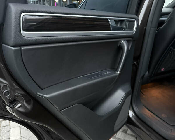 Коричневый Фольксваген Туарег, объемом двигателя 2.97 л и пробегом 136 тыс. км за 34000 $, фото 13 на Automoto.ua