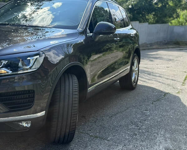 Коричневый Фольксваген Туарег, объемом двигателя 3 л и пробегом 135 тыс. км за 25100 $, фото 1 на Automoto.ua