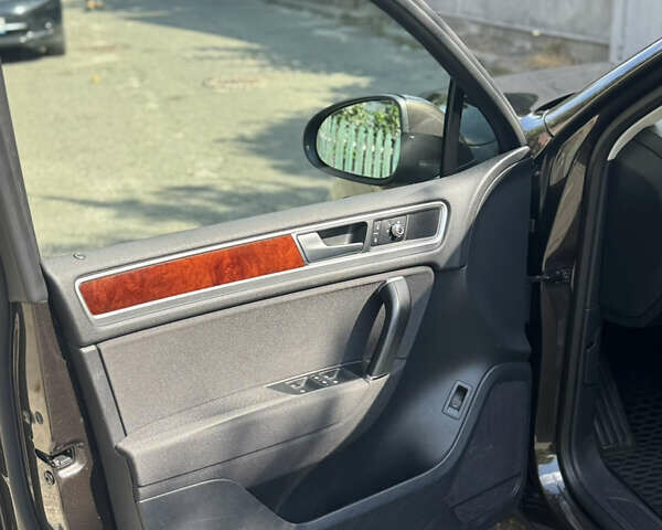 Коричневый Фольксваген Туарег, объемом двигателя 3 л и пробегом 135 тыс. км за 25100 $, фото 5 на Automoto.ua