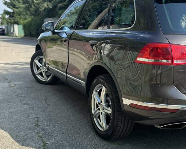 Коричневый Фольксваген Туарег, объемом двигателя 3 л и пробегом 135 тыс. км за 25100 $, фото 3 на Automoto.ua