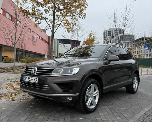 Коричневый Фольксваген Туарег, объемом двигателя 2.97 л и пробегом 136 тыс. км за 34000 $, фото 2 на Automoto.ua