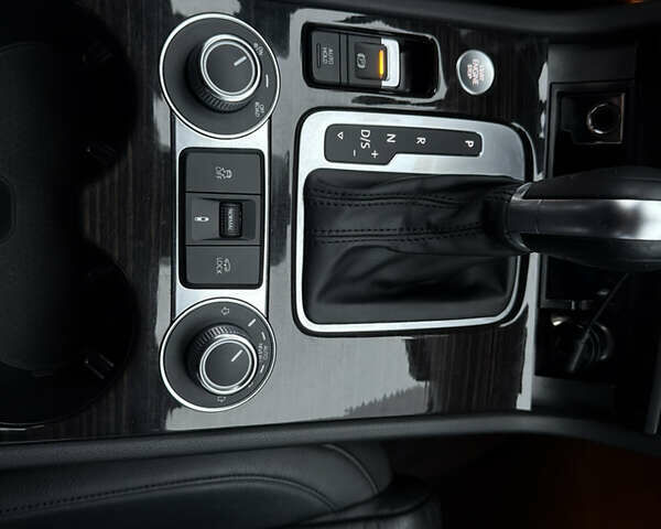 Коричневый Фольксваген Туарег, объемом двигателя 2.97 л и пробегом 136 тыс. км за 34000 $, фото 11 на Automoto.ua