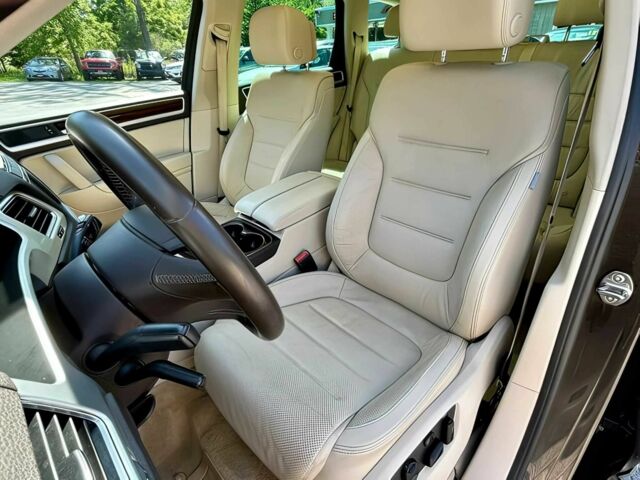 Коричневий Фольксваген Туарег, об'ємом двигуна 3 л та пробігом 73 тис. км за 4600 $, фото 8 на Automoto.ua