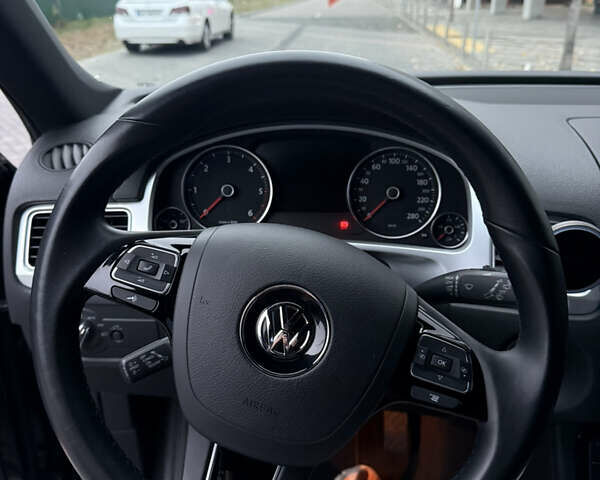 Коричневый Фольксваген Туарег, объемом двигателя 2.97 л и пробегом 136 тыс. км за 34000 $, фото 12 на Automoto.ua