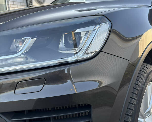 Коричневий Фольксваген Туарег, об'ємом двигуна 3 л та пробігом 154 тис. км за 33300 $, фото 3 на Automoto.ua