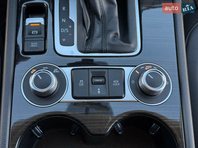 Коричневый Фольксваген Туарег, объемом двигателя 3 л и пробегом 220 тыс. км за 26500 $, фото 48 на Automoto.ua