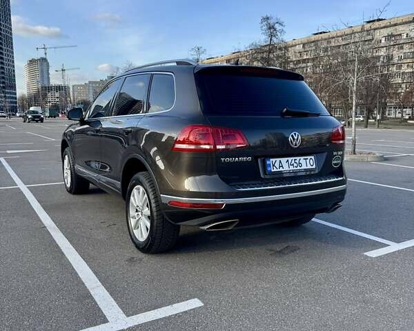 Коричневый Фольксваген Туарег, объемом двигателя 2.97 л и пробегом 155 тыс. км за 31000 $, фото 2 на Automoto.ua