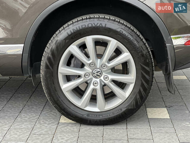 Коричневый Фольксваген Туарег, объемом двигателя 3 л и пробегом 220 тыс. км за 29800 $, фото 18 на Automoto.ua