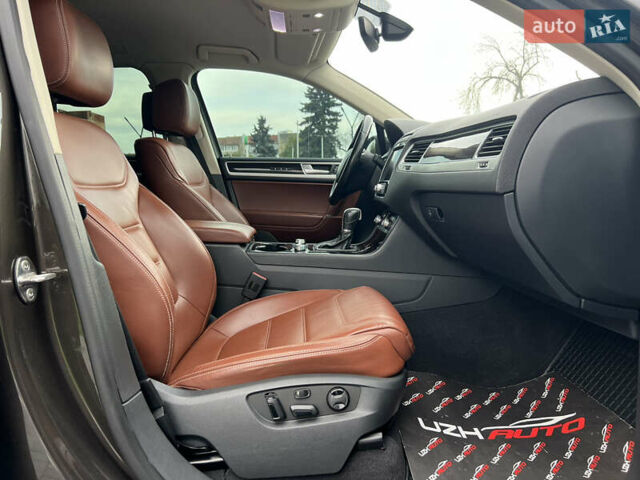 Коричневый Фольксваген Туарег, объемом двигателя 3 л и пробегом 220 тыс. км за 29800 $, фото 45 на Automoto.ua