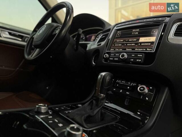 Коричневий Фольксваген Туарег, об'ємом двигуна 2.97 л та пробігом 220 тис. км за 28990 $, фото 64 на Automoto.ua