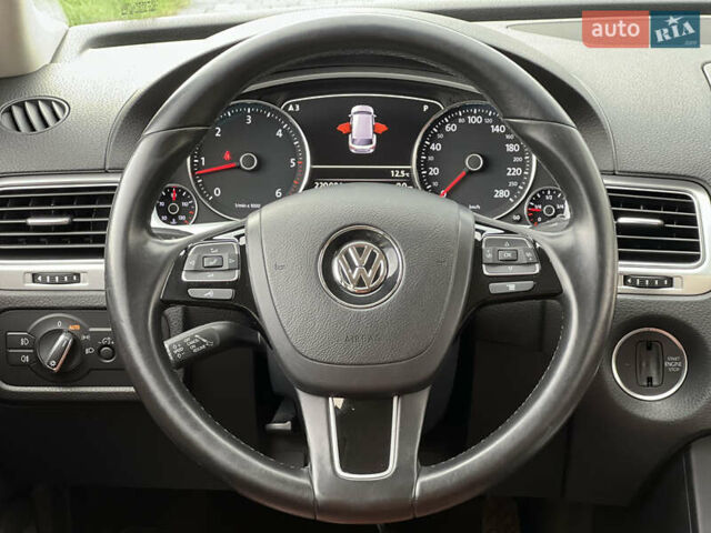 Коричневый Фольксваген Туарег, объемом двигателя 3 л и пробегом 220 тыс. км за 29800 $, фото 39 на Automoto.ua