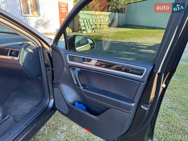 Коричневий Фольксваген Туарег, об'ємом двигуна 2.97 л та пробігом 256 тис. км за 26000 $, фото 4 на Automoto.ua